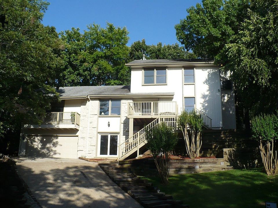  5 or 6 Bedroom, 4 bath, with a view!