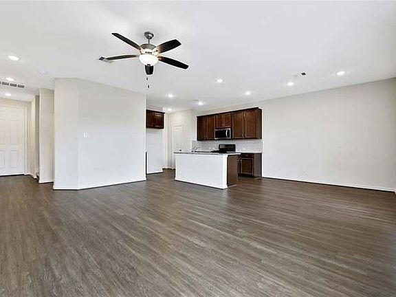 3rd image of 7145 Fannin St