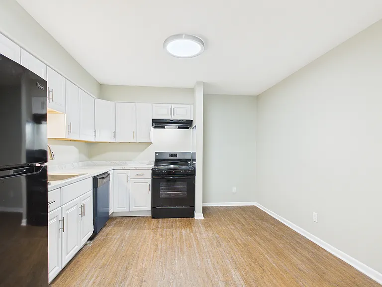 Oxford Pointe Apartments — Photo 7