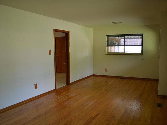 5th image of 3721 Southwood Dr