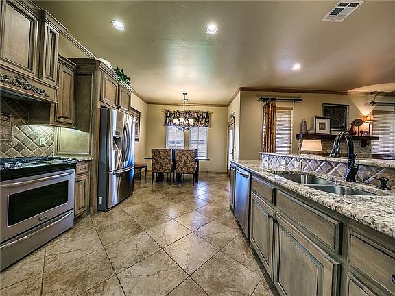 5th image of 17324 Parkgrove Dr