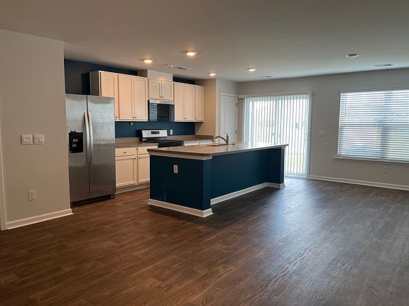 5th image of 264 Blue Haw Dr