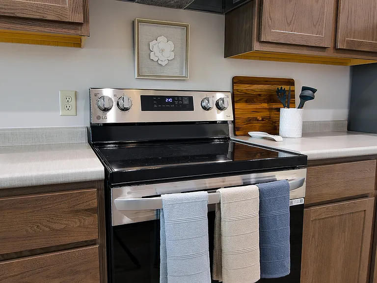 Crossroads Place Apartments — Photo 42