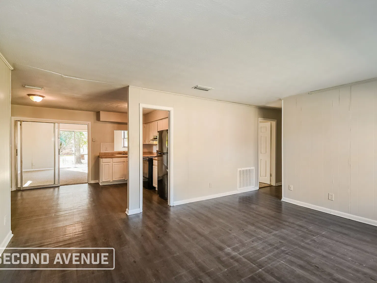 4 bed, 2.0 bath, 1467 sqft, $1,650 — Photo 2