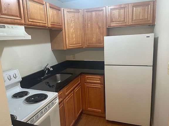 5th image of 37 Gardner St #3