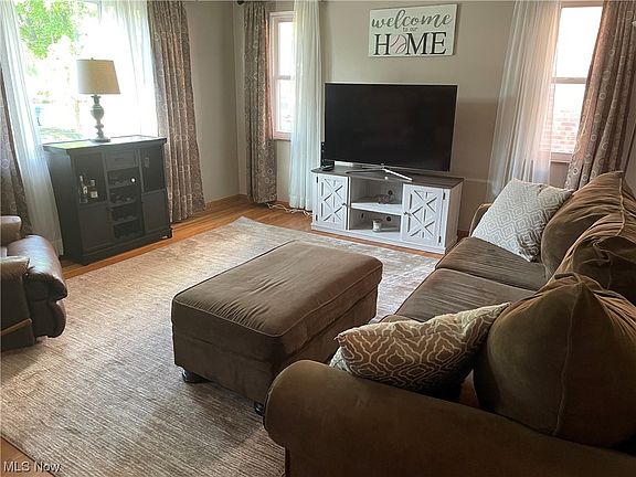 2nd image of 10227 Beaconsfield Dr