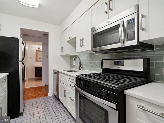 3rd image of 604 S Washington Sq APT 914