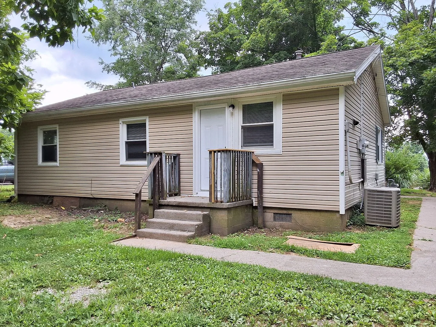 Charming 3 Bed, 1 Bath Home Radcliff City Limits, Minutes Away From Fort Knox!! — Photo 3