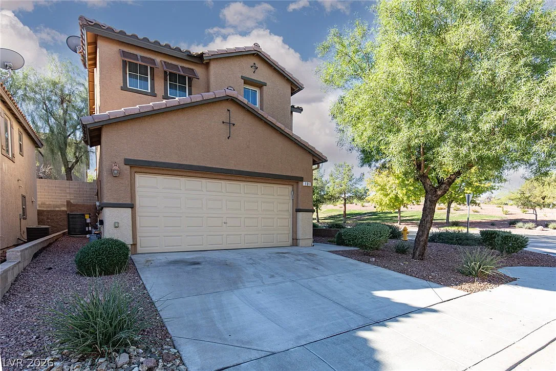 3 bed, 2.5 bath, 1577 sqft, $1,871 — Photo 1