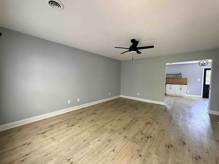 1022 Hillcrest Ave — Photo 3