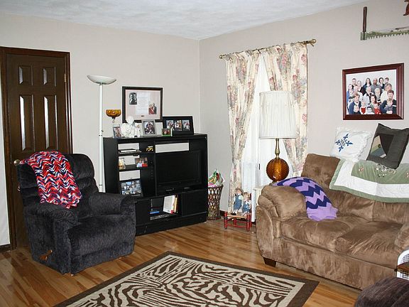 2nd image of 701 W Warmouth St