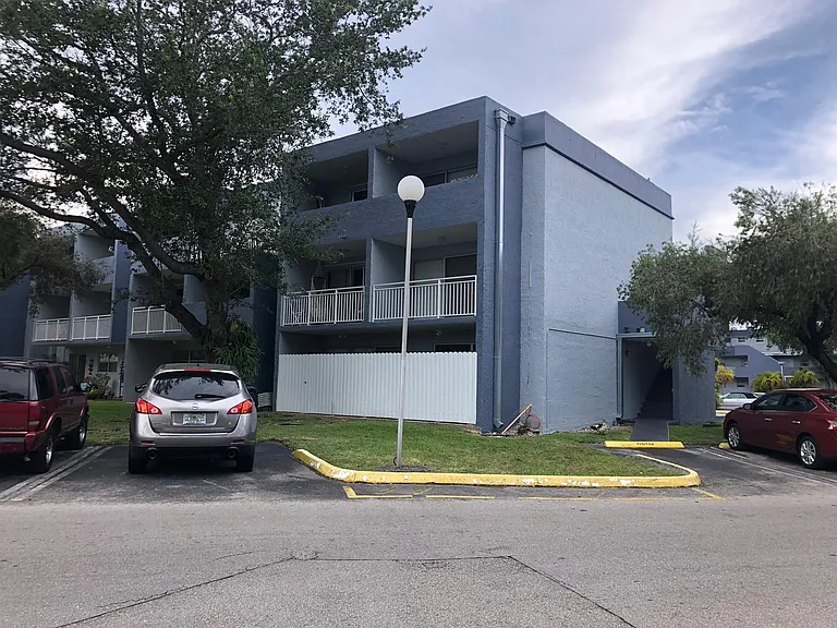 9365 Fontainebleau Blvd — Photo 1