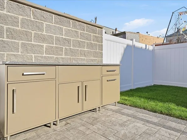 134 Hancock Avenue image 19 of 23