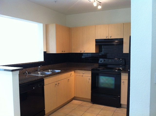 2nd image of 1619 Lakemont Ave
