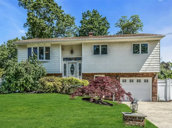 100 Doncaster Avenue, West Islip, NY 11795