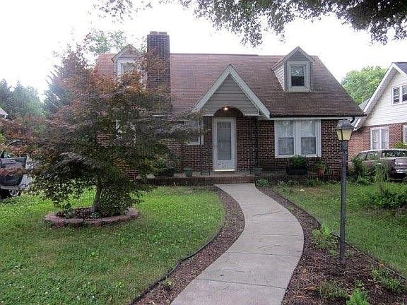 2nd image of 1211 Richardson Dr