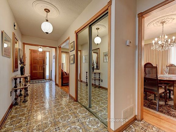 5th image of 70 Malcolm Cres
