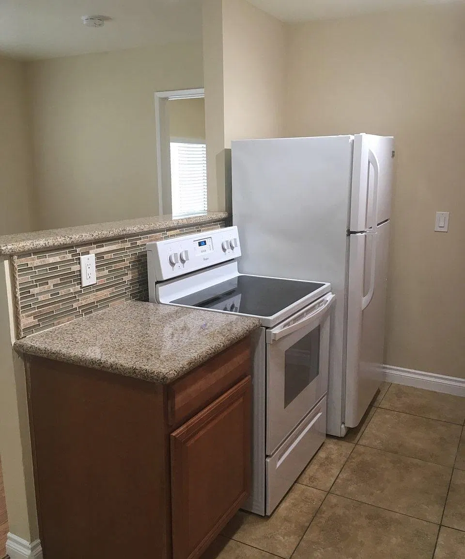 2 bed, 1000 sqft, $2,000 — Photo 2
