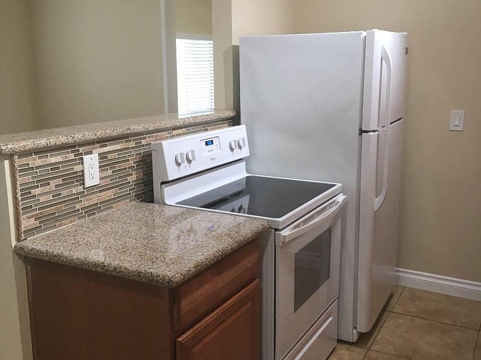 2nd image of 14228 Calvert St APT 1