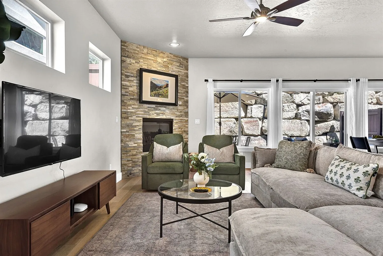 3 bed, 2.5 bath, 1894 sqft, $5,491 — Photo 3