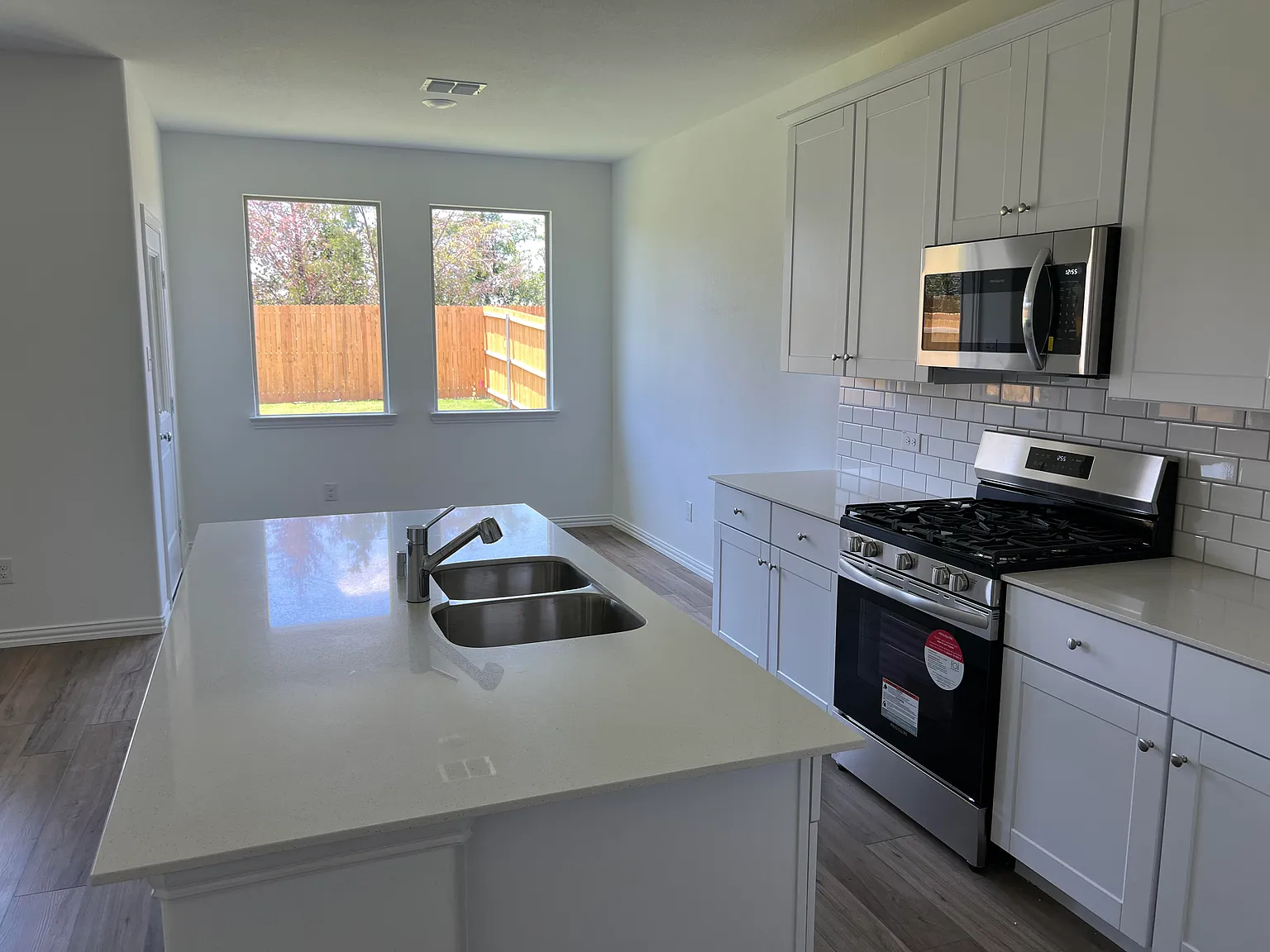 4 bed, 1838 sqft, $2,198 — Photo 3