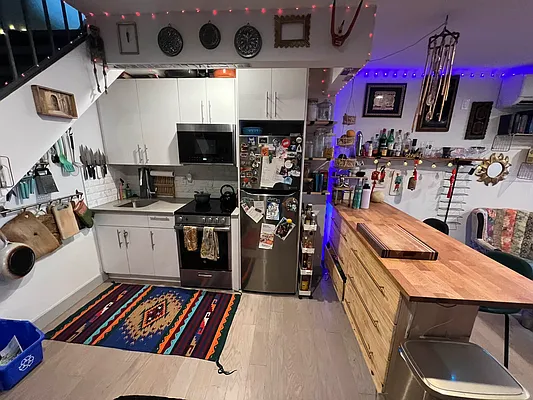 Rented by Delmark Realty LLC | media 7