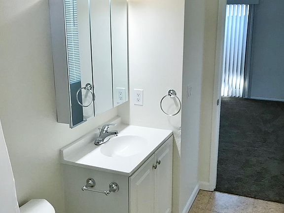 5th image of 1203 E San Antonio Dr