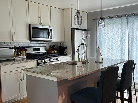 3rd image of 8228 Watersedge Rd