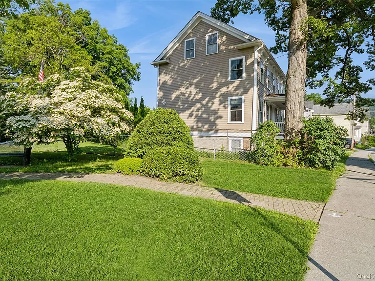 120 Verplanck Ave — Photo 30