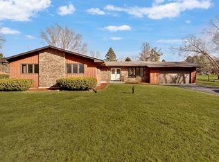 104 N Rose Farm Rd, Woodstock, IL 60098