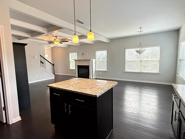 4752 Highland Ave — Photo 7