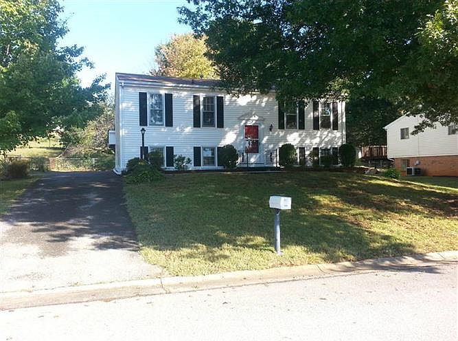 2nd image of 2929 Creekwood Dr