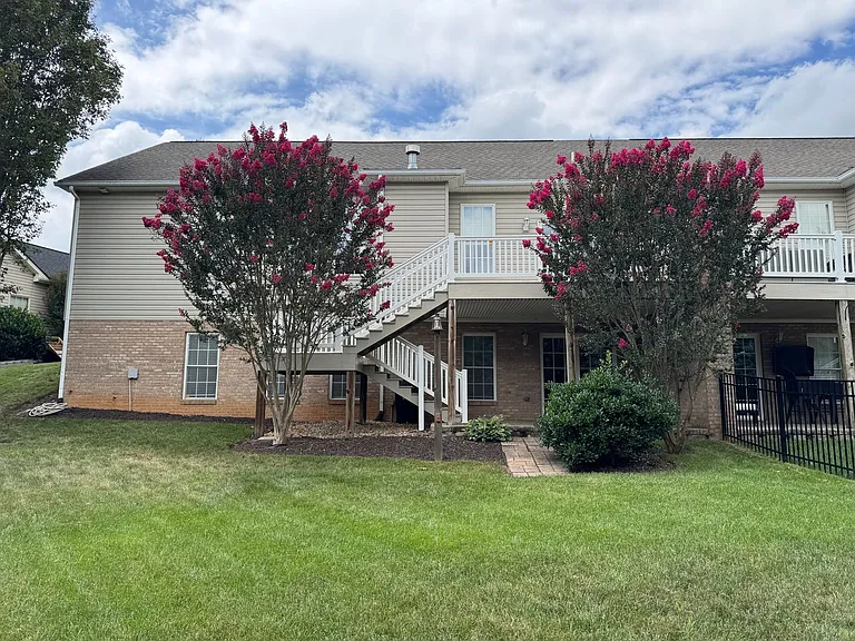 51 Cambridge Cir — Photo 3