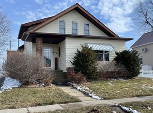 322 Plum St, Lakefield, MN 56150