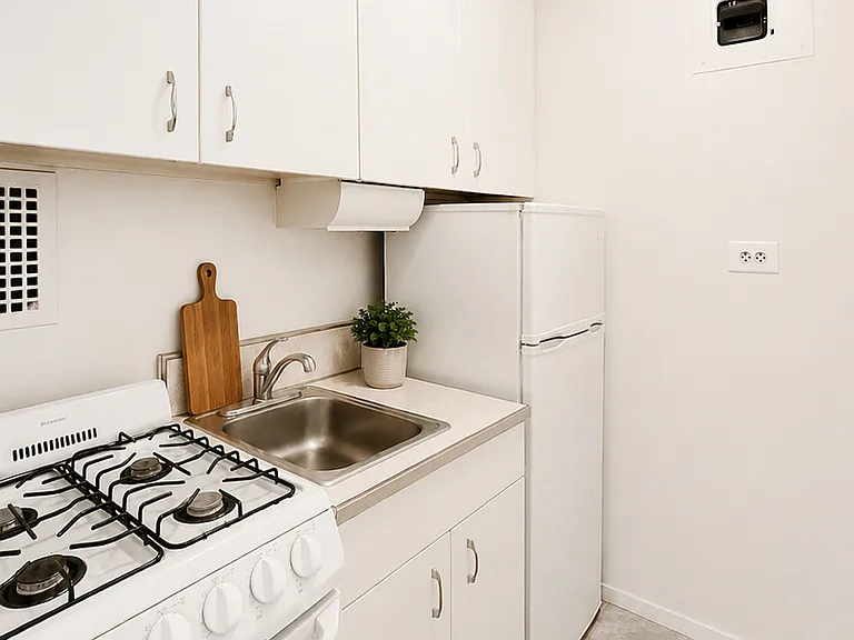 240 E 35th St #11E — Photo 3