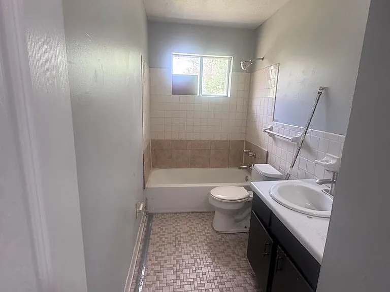 4611 Virginia Loop Rd — Photo 5