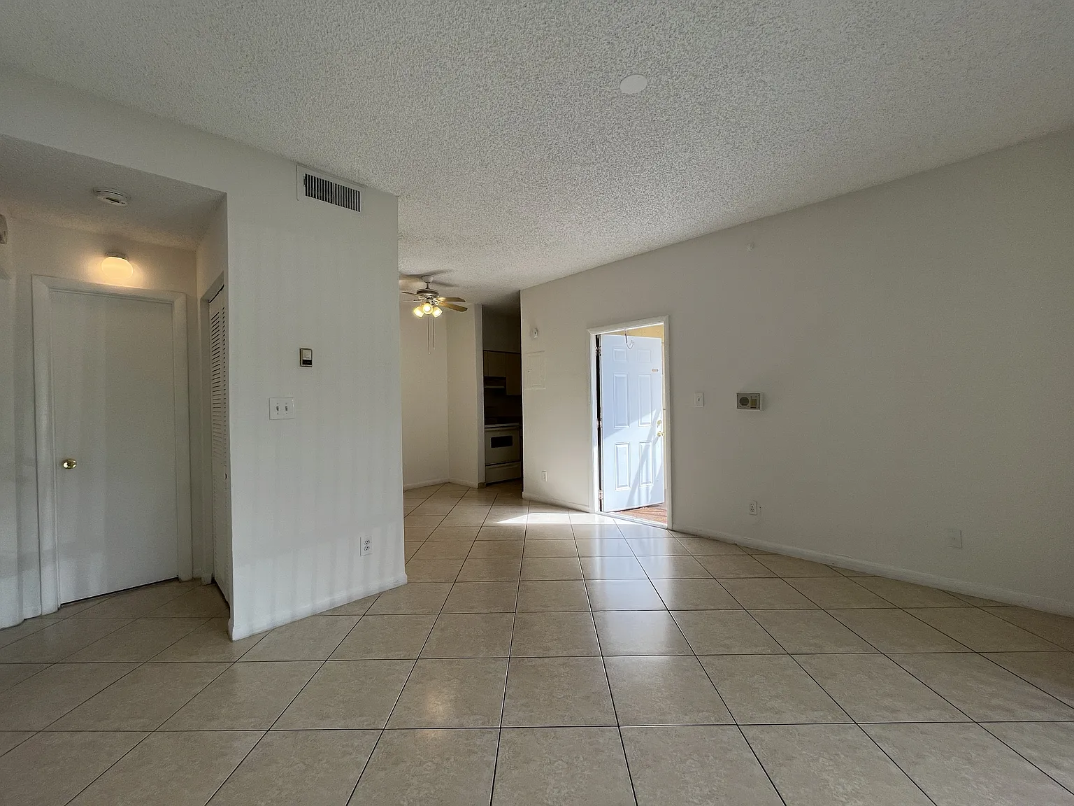 Waters Edge 661 #A20 (Orygeem LLC) - 226 — Photo 2