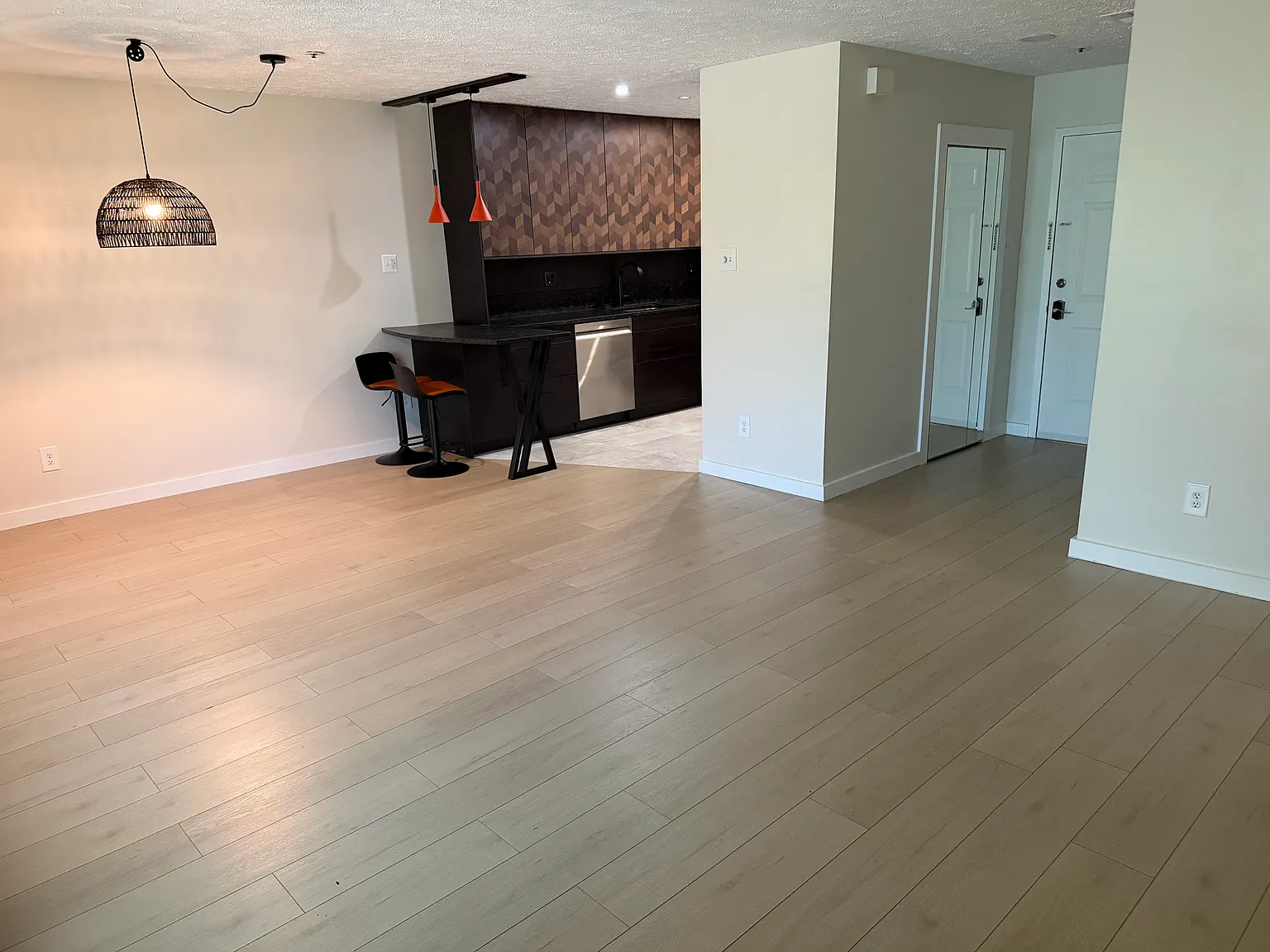 8 Russell Ave — Photo 3