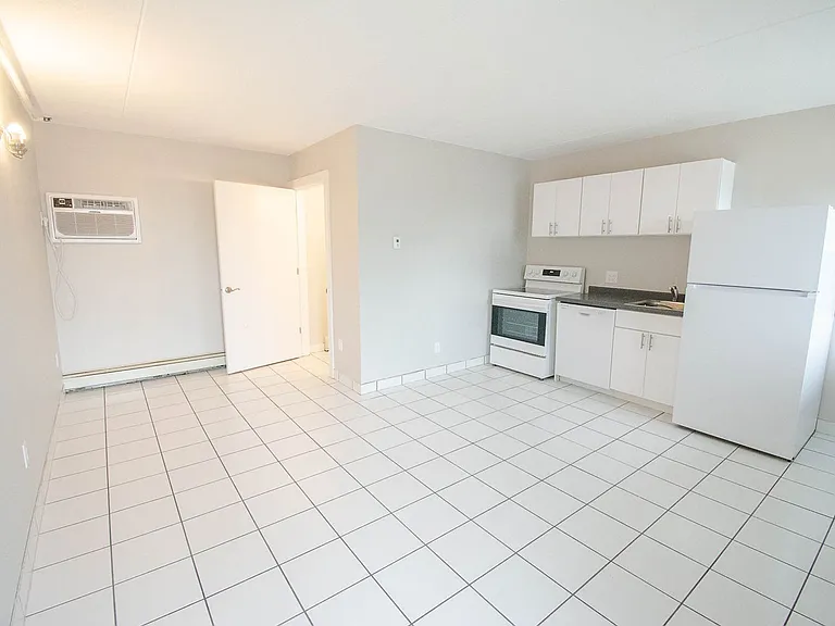 512 3rd Ave SW — Photo 1