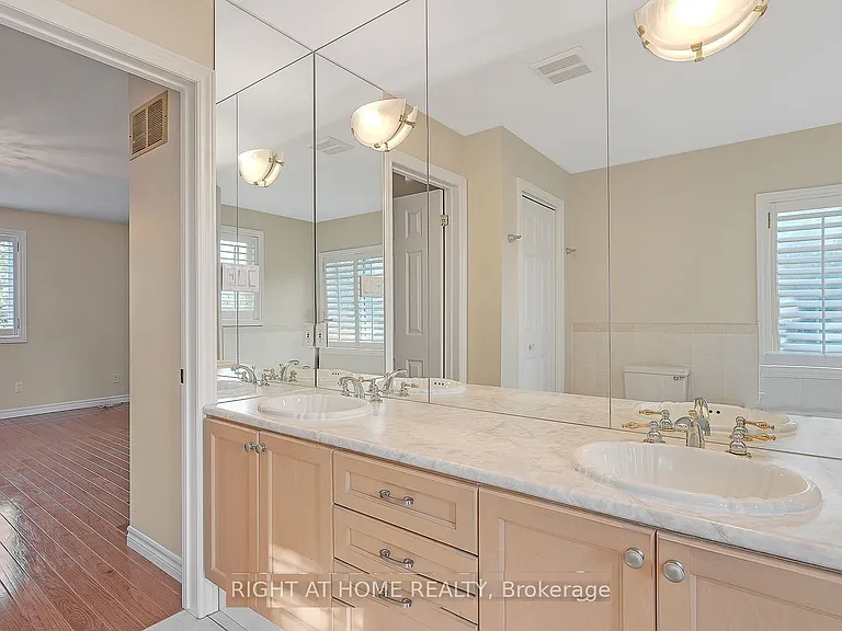 307 Sheridan Ct — Photo 18