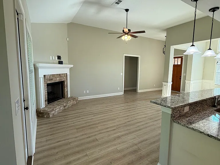 103 Hattie Ct — Photo 7