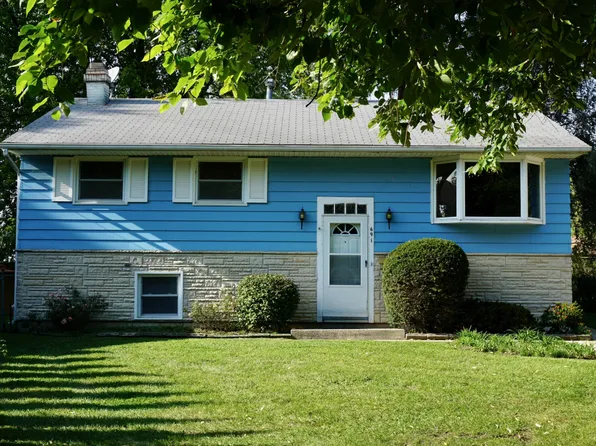 691 Crescent Ter, Wauconda, IL 60084