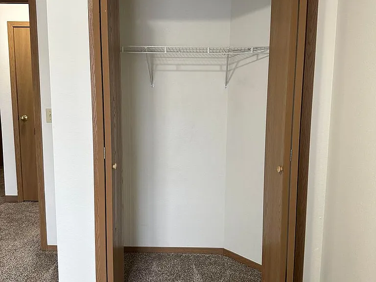 Dakota E & W Apartments — Photo 46