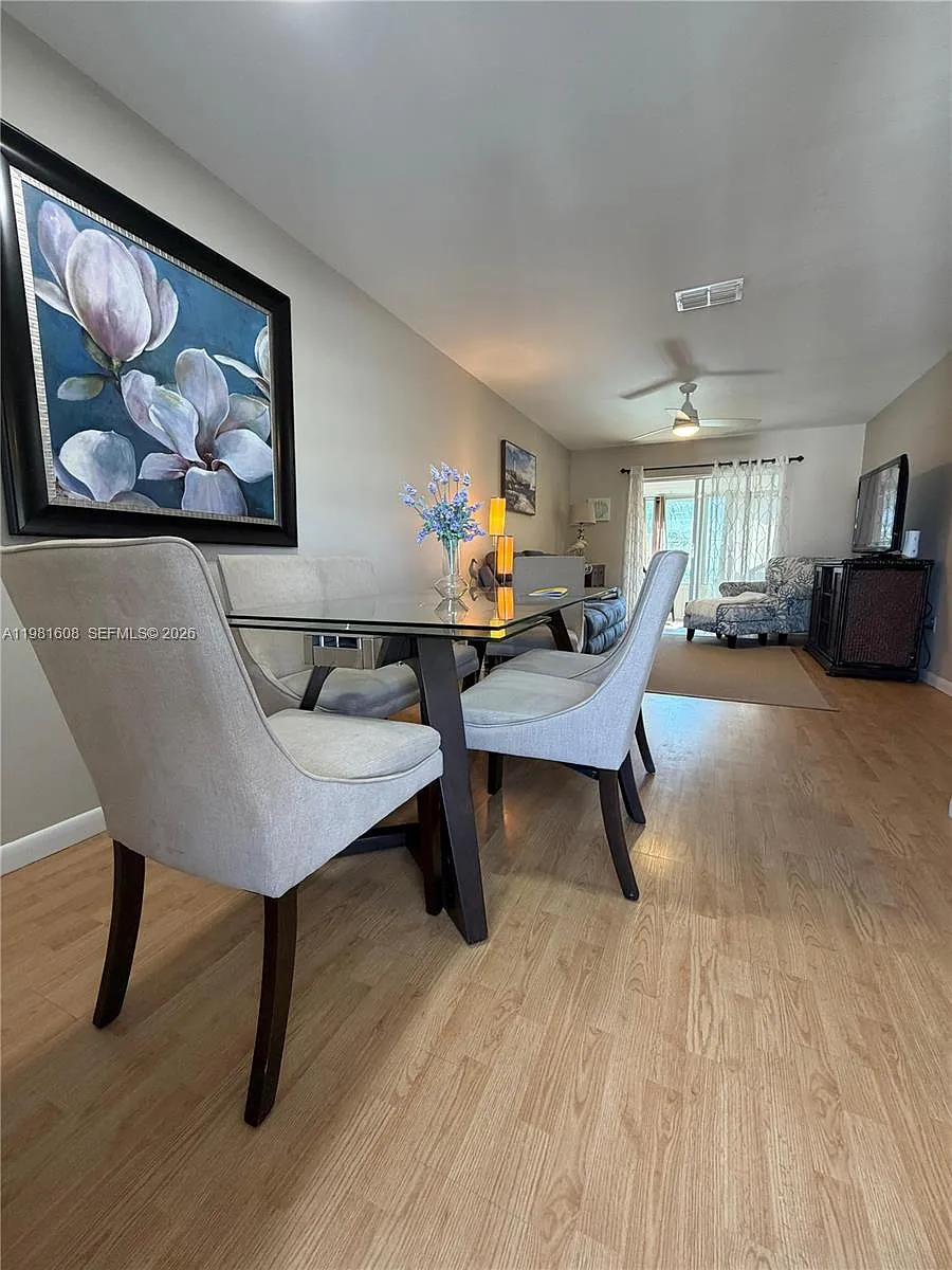 Building Photo - 1832 Sunny Dr #D32