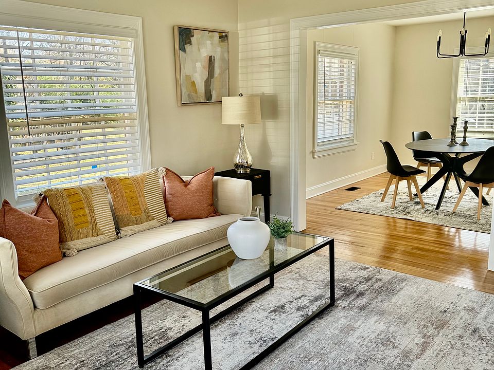 1st image of 3427 Marlborough Ave #1
