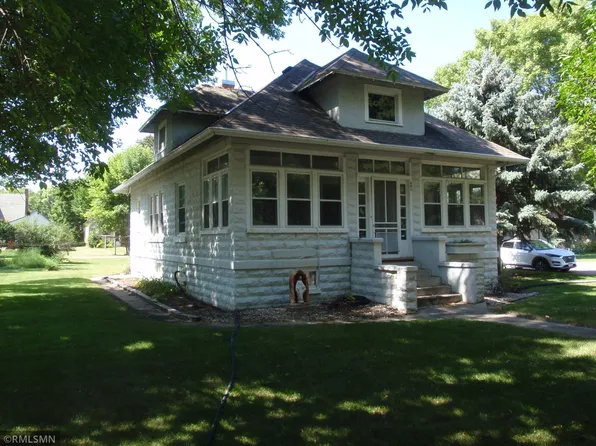 601 1st St SE, Fairfax, MN 55332