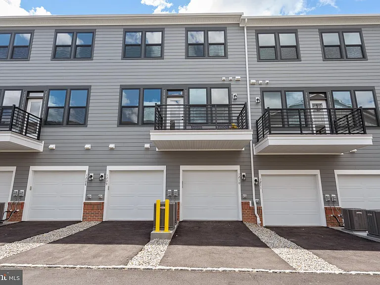 1210 Parker Blvd — Photo 37