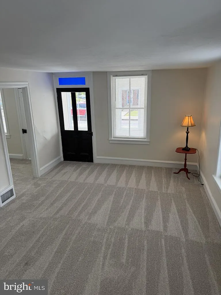 4 bed, 2.0 bath, 2160 sqft, $3,000 — Photo 4