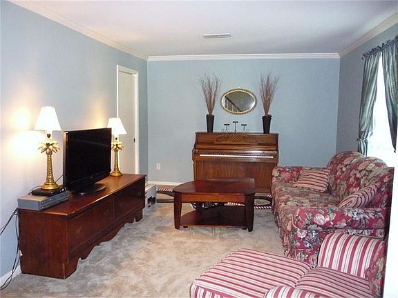 3rd image of 4146 Lake Grove Dr