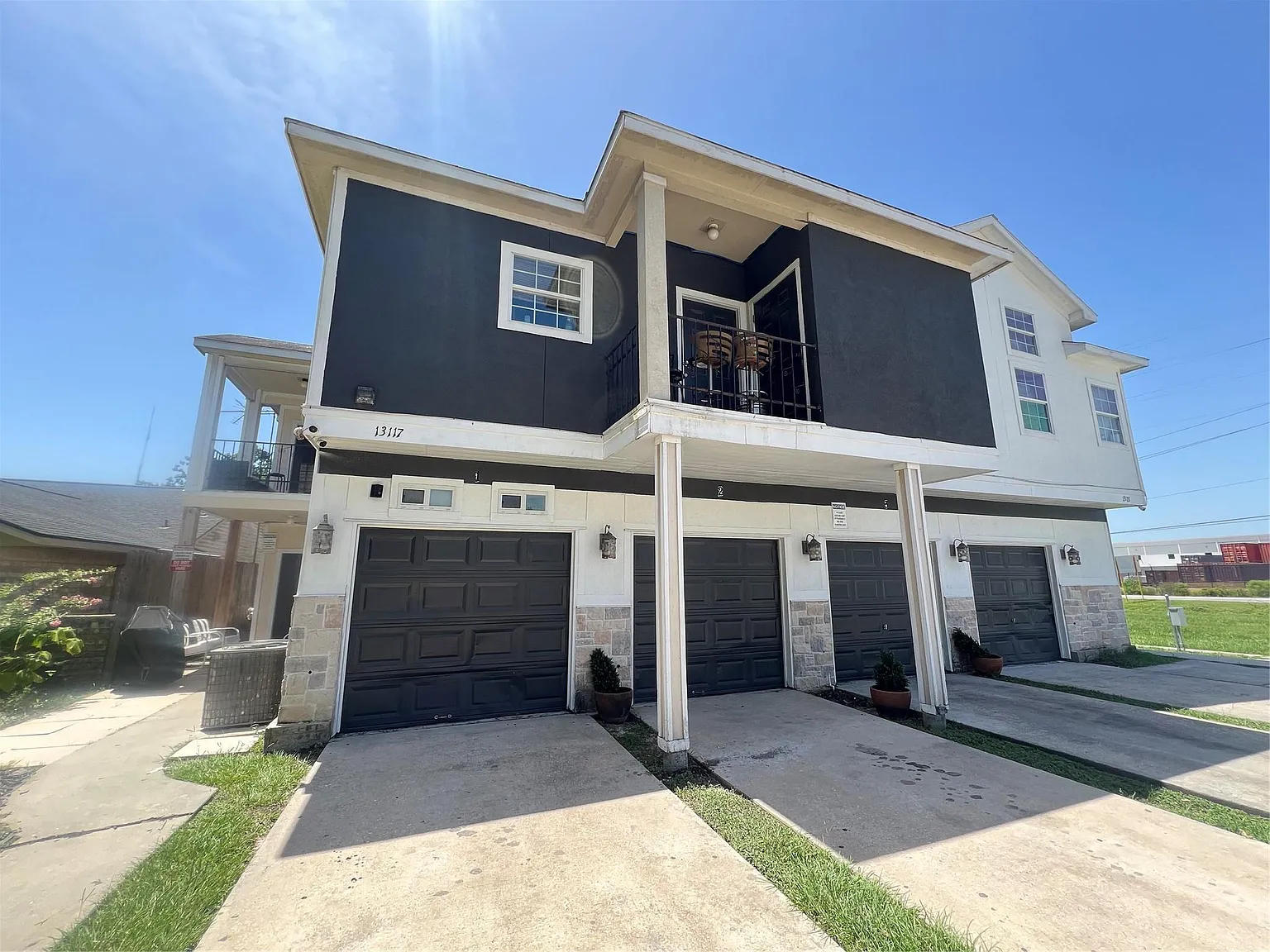 4 bed, 3.0 bath, 3867 sqft, $2,350 — Photo 2